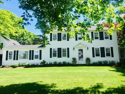 Внешний вид отеля Sesuit Harbor House