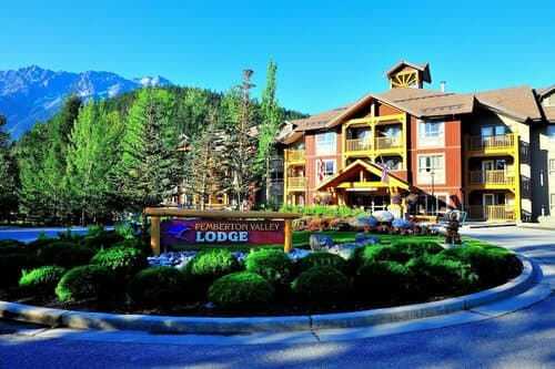 Внешний вид отеля Pemberton Valley Lodge