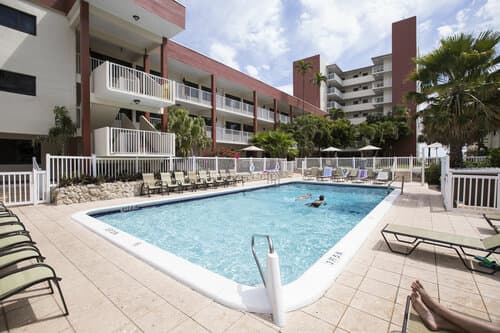 Внешний вид отеля La Costa Beach Club by Capital Vacations