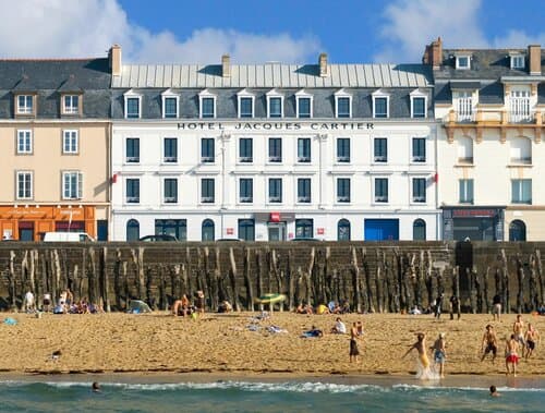 Внешний вид отеля Ibis Saint Malo Plage в Сен-Мале