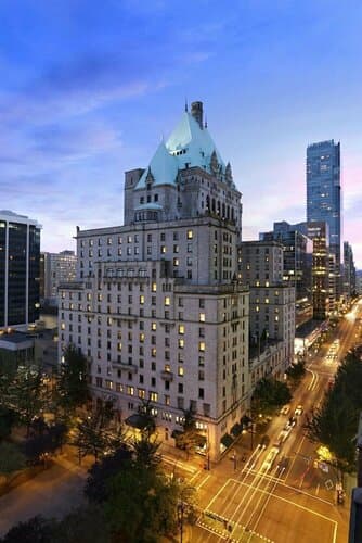 Внешний вид отеля Fairmont Hotel Vancouver в Ванкувере