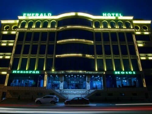 Внешний вид отеля Emerald Hotel