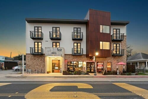 Внешний вид отеля The Frances Modern Inn