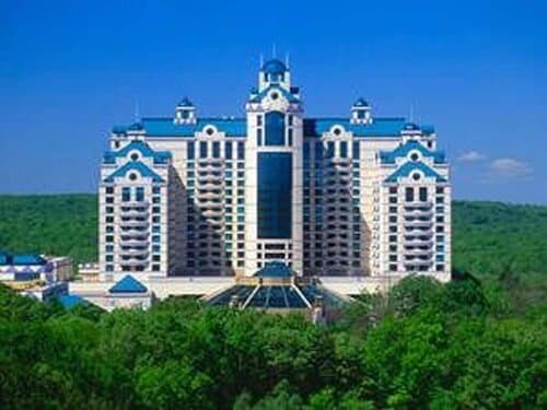Внешний вид отеля Grand Pequot Tower at Foxwoods в Ледиарде