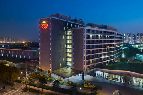 Внешний вид отеля Crowne Plaza Shanghai Xiayang Lake