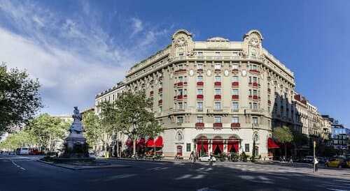 Внешний вид отеля Hotel El Palace Barcelona в Барселоне