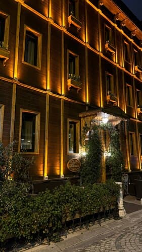 Внешний вид отеля Tria Hotel Istanbul в Стамбуле
