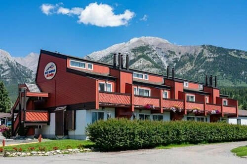 Внешний вид отеля Rocky Mountain Ski Lodge в Канморе