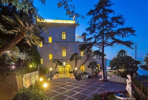 Внешний вид отеля Luxury Villa Excelsior Parco в Капрях