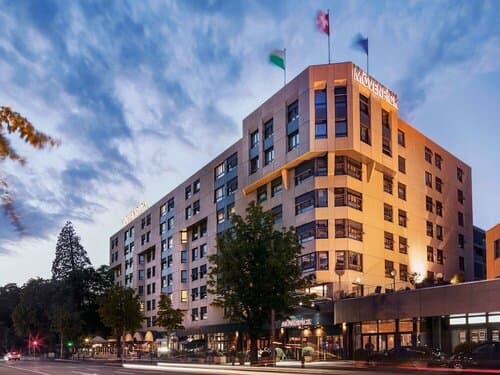 Внешний вид отеля Mövenpick Hotel Lausanne в Лозанне