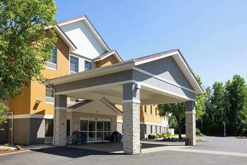 Внешний вид отеля Holiday Inn Express Hotel & Suites Brattleboro, an Ihg Hotel