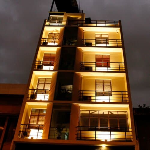 Внешний вид отеля Port View City Hotel в Коломбо