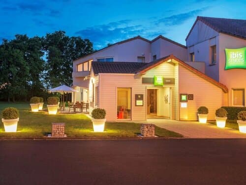 Внешний вид отеля Ibis Styles Cholet