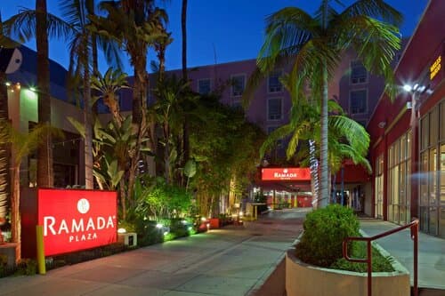 Внешний вид отеля Ramada Plaza by Wyndham West Hollywood Hotel & Suites в Уэст-Голливуде