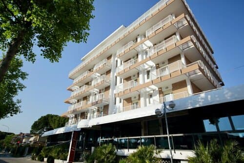 Внешний вид отеля Hotel Toledo в Езоле