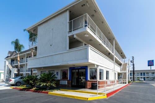 Внешний вид отеля Motel 6 Anaheim, Ca - Fullerton East в Анахайме