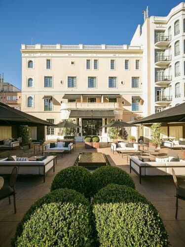 Внешний вид отеля Hotel Granvia в Барселоне