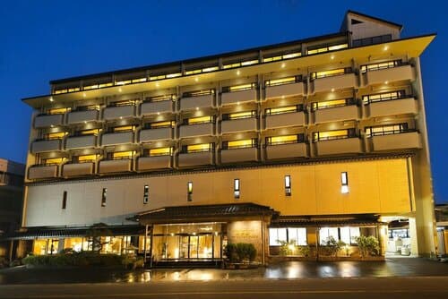 Внешний вид отеля Kawaguchiya Kinosaki Riverside Hotel