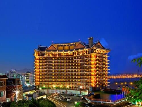 Внешний вид отеля Commodore Hotel Busan в Пусане