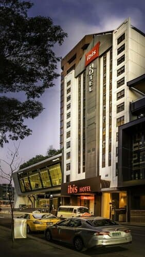 Внешний вид отеля Ibis Melbourne Hotel and Apartments в Мельбурне