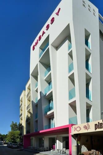 Внешний вид отеля Embassy Hotel & SPA в Каттолике