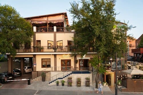 Внешний вид отеля V Hotel&Rooftop Lounge в Владивостоке