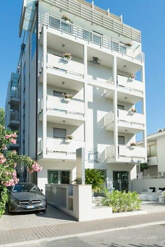 Внешний вид отеля Hotel The One в Риччоне