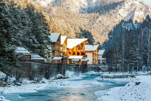 Внешний вид отеля Марьин Остров в Чемале