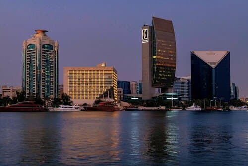 Внешний вид отеля Sheraton Dubai Creek Hotel & Towers в Дейре
