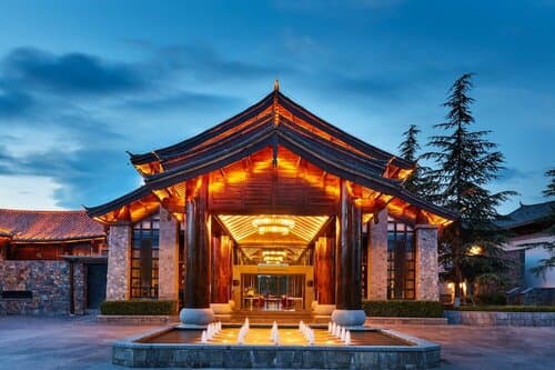 Внешний вид отеля InterContinental Lijiang Ancient Town Resort, an Ihg Hotel в Лицзяне