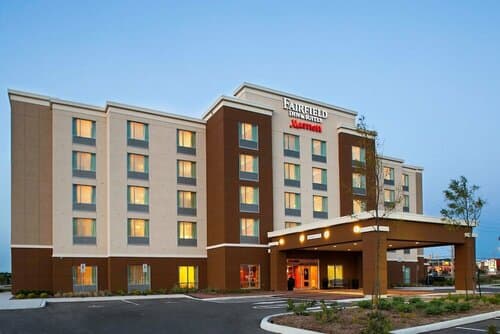 Внешний вид отеля Fairfield Inn & Suites Toronto Mississauga
