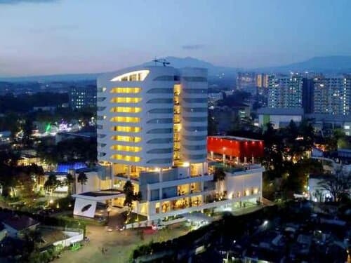Внешний вид отеля Sensa Hotel в Бандунге