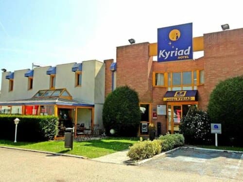 Внешний вид отеля Kyriad Chantilly в Гувьё