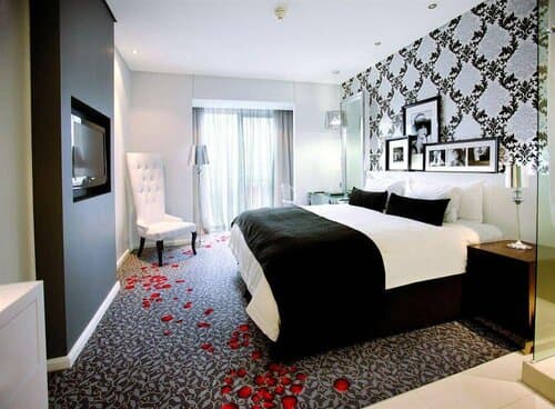 Внешний вид отеля Protea Hotel Fire & Ice by Marriott Jhb Melrose Arch
