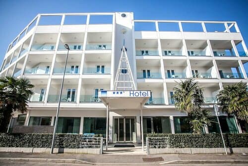 Внешний вид отеля Hotel Oceanomare в Равенне