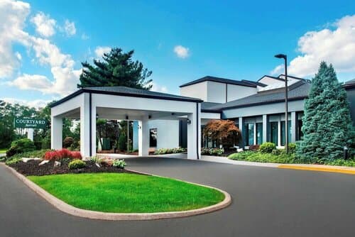 Внешний вид отеля Courtyard by Marriott Newark Liberty International Airport