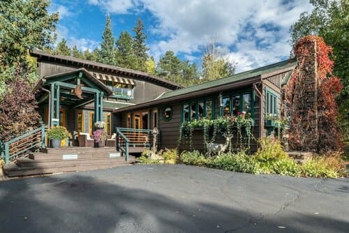 Внешний вид отеля Highland Haven Creekside Inn в США