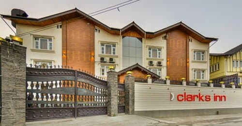 Внешний вид отеля Clarks Inn Srinagar в Сринагаре