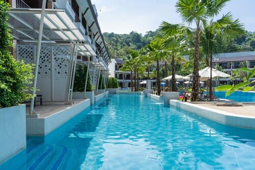 Внешний вид отеля Katathani Phuket Beach Resort в Кароне