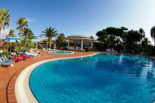 Внешний вид отеля Hotel Residence Costa Azzurra в Рикади