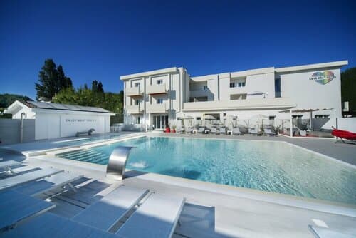 Внешний вид отеля Love Boat в Риччоне