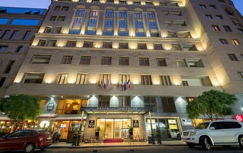 Внешний вид отеля Paris Hotel Yerevan в Ереване