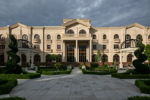 Внешний вид отеля Zarafshon Parkside Hotel в Самарканде