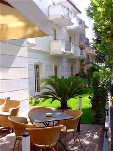 Внешний вид отеля Accademia Rimini