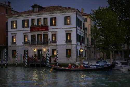 Внешний вид отеля Hotel Canal Grande в Венеции
