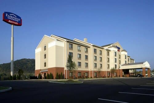Внешний вид отеля Fairfield Inn & Suites by Marriott Pittsburgh Neville Island в Питтсбурге