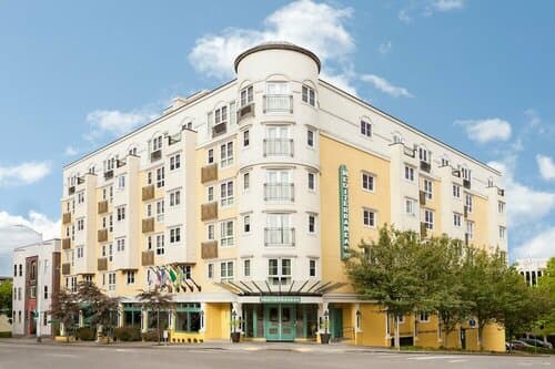 Внешний вид отеля Mediterranean Inn в Сиэтле