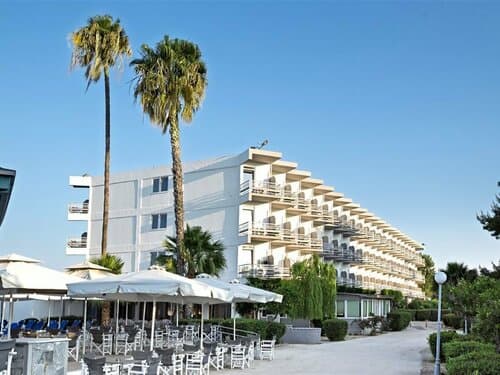 Внешний вид отеля The Grove Seaside Hotel