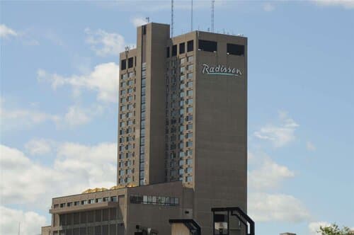Внешний вид отеля Radisson Hotel Winnipeg Downtown в Виннипеге