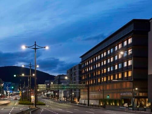Внешний вид отеля DoubleTree by Hilton Kyoto Higashiyama в Киото